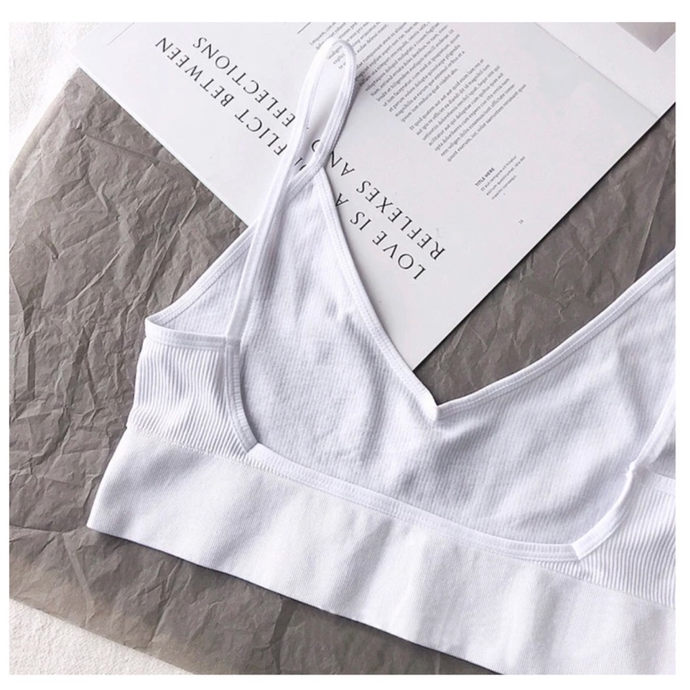Low Back Seamless Minimalist Bralette - Picture 10 of 11